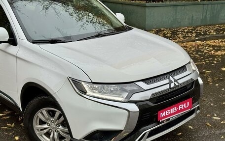 Mitsubishi Outlander III рестайлинг 3, 2018 год, 2 320 000 рублей, 18 фотография