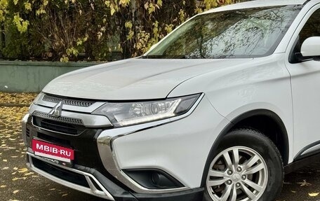 Mitsubishi Outlander III рестайлинг 3, 2018 год, 2 320 000 рублей, 19 фотография