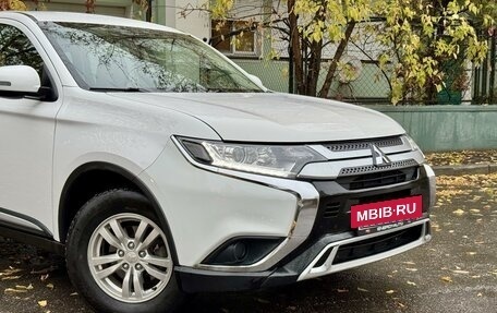 Mitsubishi Outlander III рестайлинг 3, 2018 год, 2 320 000 рублей, 21 фотография