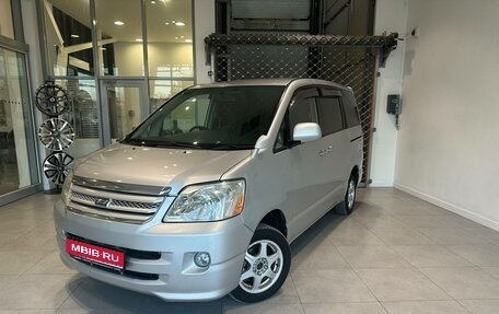 Toyota Noah III, 2005 год, 999 000 рублей, 1 фотография