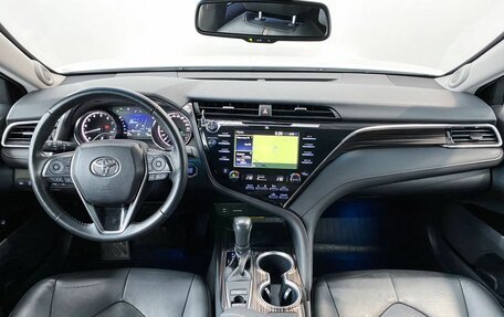 Toyota Camry, 2018 год, 3 350 000 рублей, 14 фотография