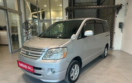 Toyota Noah III, 2005 год, 999 000 рублей, 3 фотография