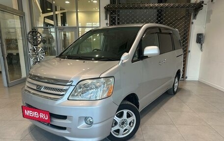 Toyota Noah III, 2005 год, 999 000 рублей, 2 фотография