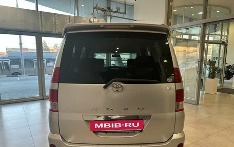 Toyota Noah III, 2005 год, 999 000 рублей, 7 фотография