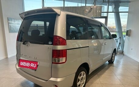 Toyota Noah III, 2005 год, 999 000 рублей, 6 фотография