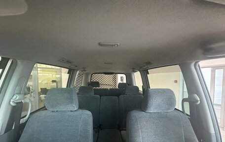 Toyota Noah III, 2005 год, 999 000 рублей, 23 фотография