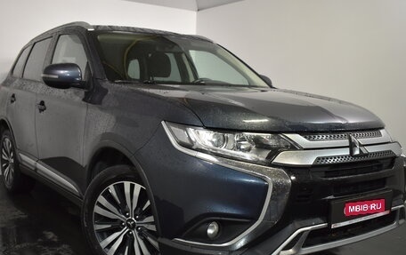 Mitsubishi Outlander III рестайлинг 3, 2019 год, 2 399 000 рублей, 1 фотография