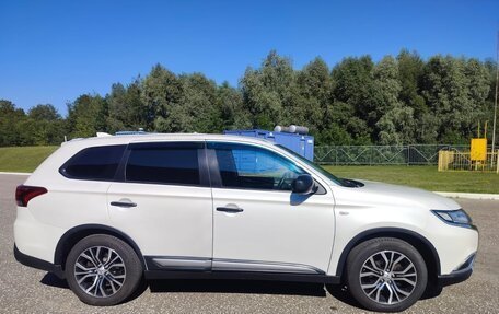 Mitsubishi Outlander III рестайлинг 3, 2017 год, 1 725 000 рублей, 5 фотография