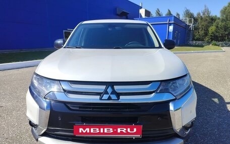 Mitsubishi Outlander III рестайлинг 3, 2017 год, 1 725 000 рублей, 3 фотография