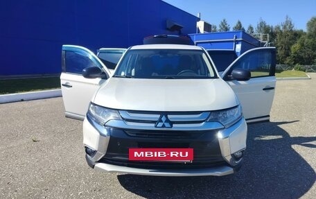 Mitsubishi Outlander III рестайлинг 3, 2017 год, 1 725 000 рублей, 8 фотография