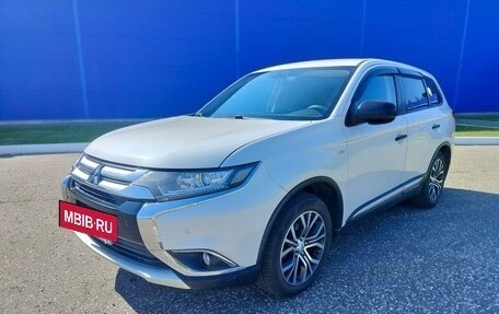 Mitsubishi Outlander III рестайлинг 3, 2017 год, 1 725 000 рублей, 7 фотография