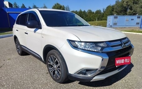 Mitsubishi Outlander III рестайлинг 3, 2017 год, 1 725 000 рублей, 9 фотография