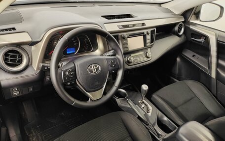 Toyota RAV4, 2013 год, 1 890 000 рублей, 13 фотография