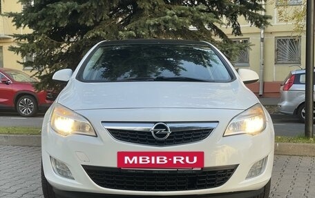 Opel Astra J, 2011 год, 790 000 рублей, 2 фотография