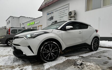 Toyota C-HR I рестайлинг, 2018 год, 2 700 000 рублей, 2 фотография