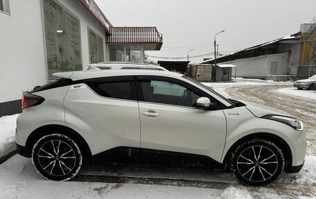 Toyota C-HR I рестайлинг, 2018 год, 2 700 000 рублей, 7 фотография