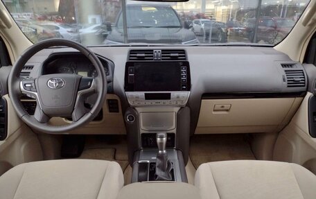 Toyota Land Cruiser Prado 150 рестайлинг 2, 2022 год, 8 548 200 рублей, 14 фотография