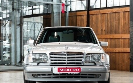 Mercedes-Benz E-Класс, 1994 год, 12 920 000 рублей, 2 фотография