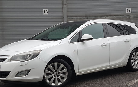 Opel Astra J, 2011 год, 649 000 рублей, 1 фотография