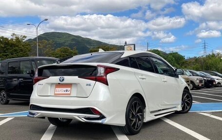 Toyota Prius IV XW50, 2021 год, 1 632 002 рублей, 3 фотография