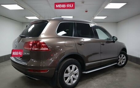 Volkswagen Touareg III, 2011 год, 1 950 000 рублей, 2 фотография