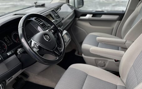 Volkswagen Multivan T6 рестайлинг, 2017 год, 3 990 000 рублей, 9 фотография