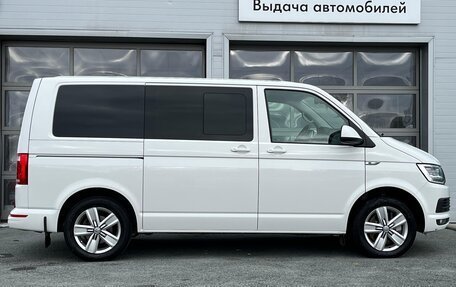 Volkswagen Multivan T6 рестайлинг, 2017 год, 3 990 000 рублей, 5 фотография