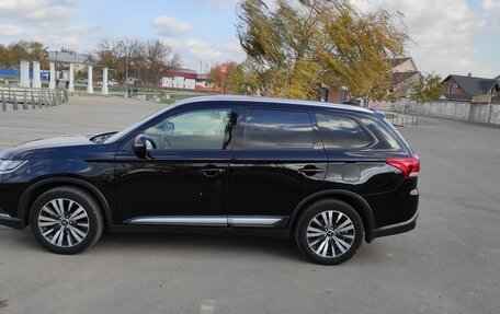 Mitsubishi Outlander III рестайлинг 3, 2019 год, 2 500 000 рублей, 8 фотография