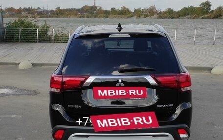 Mitsubishi Outlander III рестайлинг 3, 2019 год, 2 500 000 рублей, 18 фотография