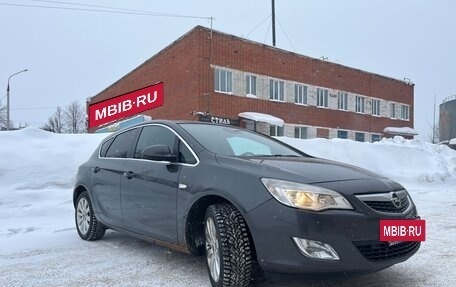 Opel Astra J, 2011 год, 680 000 рублей, 2 фотография