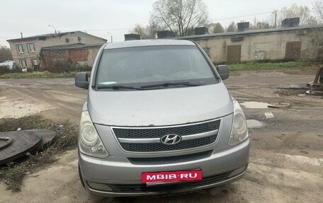 Hyundai H-1 II рестайлинг, 2010 год, 600 000 рублей, 2 фотография