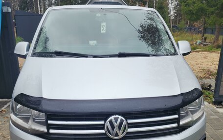 Volkswagen Caravelle T6 рестайлинг, 2015 год, 2 890 000 рублей, 1 фотография