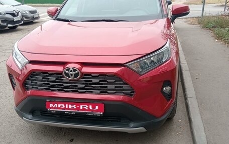 Toyota RAV4, 2021 год, 3 350 000 рублей, 2 фотография