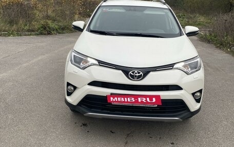 Toyota RAV4, 2017 год, 3 100 000 рублей, 2 фотография