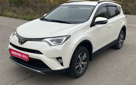 Toyota RAV4, 2017 год, 3 100 000 рублей, 4 фотография