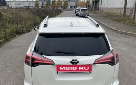 Toyota RAV4, 2017 год, 3 100 000 рублей, 5 фотография