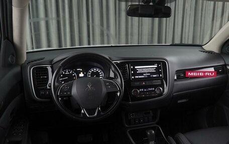 Mitsubishi Outlander III рестайлинг 3, 2018 год, 2 210 000 рублей, 6 фотография