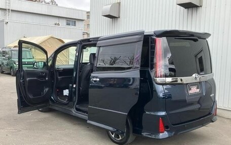 Toyota Noah III, 2020 год, 1 490 000 рублей, 4 фотография