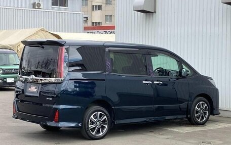 Toyota Noah III, 2020 год, 1 490 000 рублей, 5 фотография