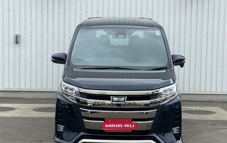 Toyota Noah III, 2020 год, 1 490 000 рублей, 2 фотография