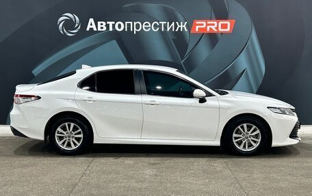 Toyota Camry, 2018 год, 2 639 000 рублей, 4 фотография