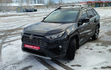 Toyota RAV4, 2020 год, 3 700 000 рублей, 9 фотография