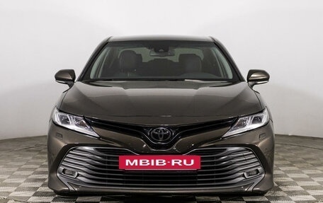 Toyota Camry, 2018 год, 2 390 000 рублей, 2 фотография