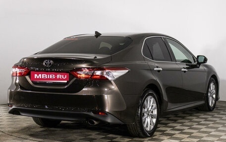 Toyota Camry, 2018 год, 2 390 000 рублей, 5 фотография