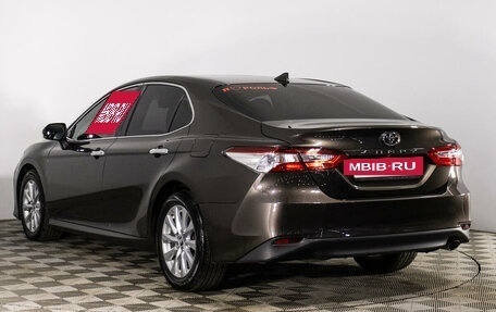 Toyota Camry, 2018 год, 2 390 000 рублей, 7 фотография