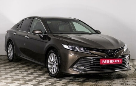 Toyota Camry, 2018 год, 2 390 000 рублей, 3 фотография