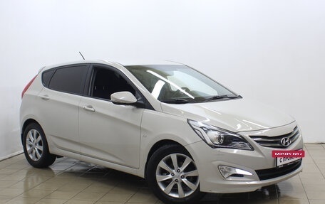 Hyundai Solaris II рестайлинг, 2015 год, 1 100 000 рублей, 3 фотография