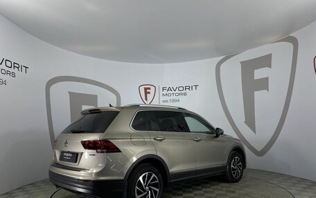 Volkswagen Tiguan II, 2018 год, 2 570 000 рублей, 6 фотография