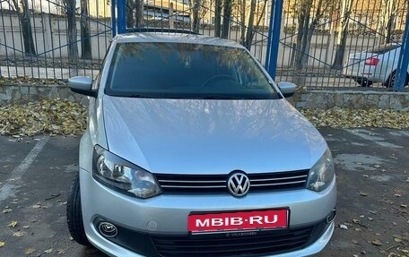 Volkswagen Polo VI (EU Market), 2012 год, 800 000 рублей, 1 фотография