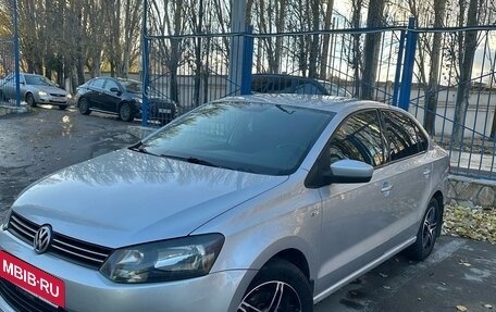 Volkswagen Polo VI (EU Market), 2012 год, 800 000 рублей, 2 фотография